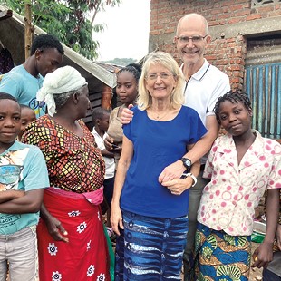 Marie och Urban bland vänner i Kongo